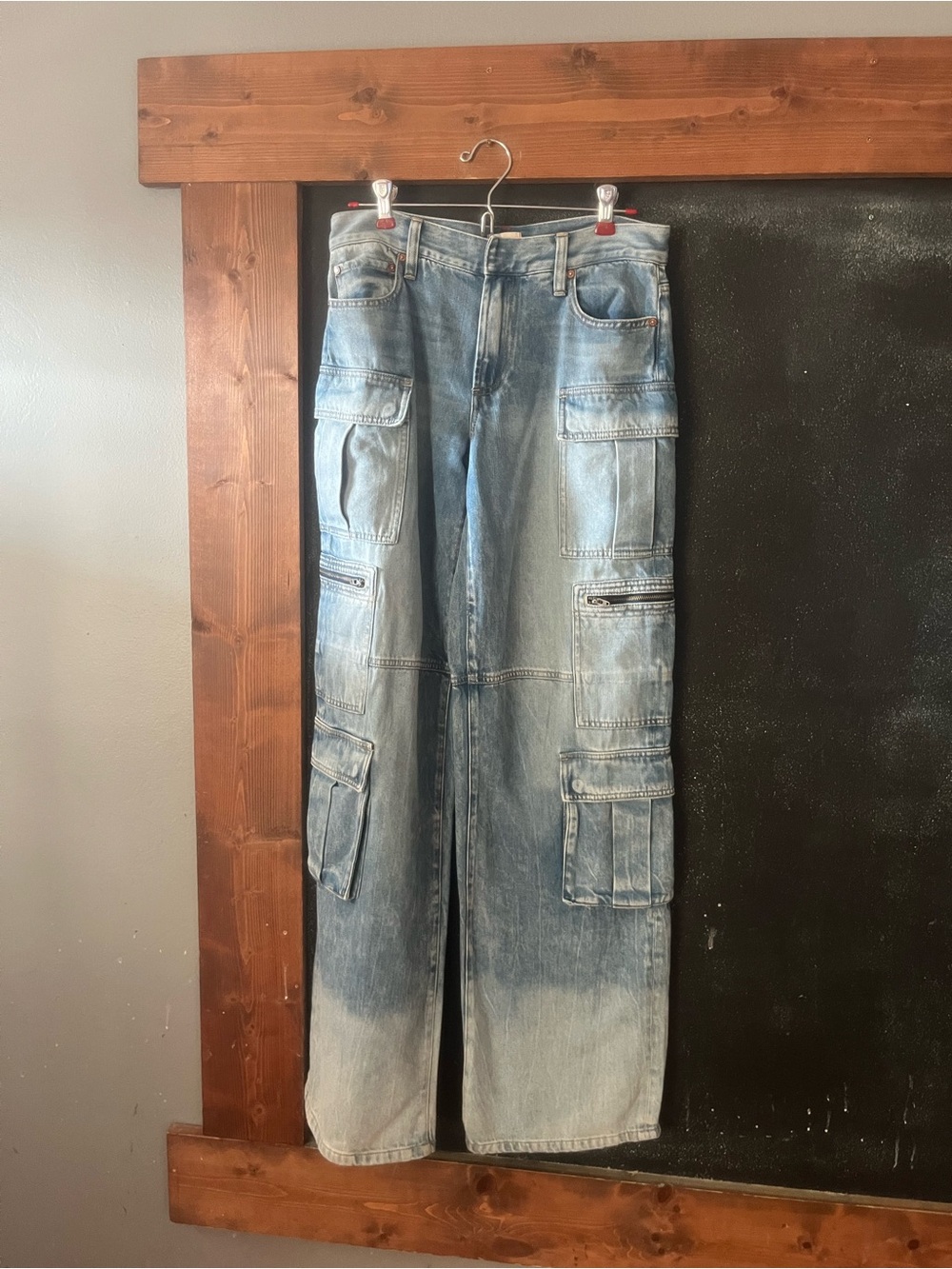 Alice + Olivia Cay Baggy Cargo Jeans in the Brea Blue size 28 euc